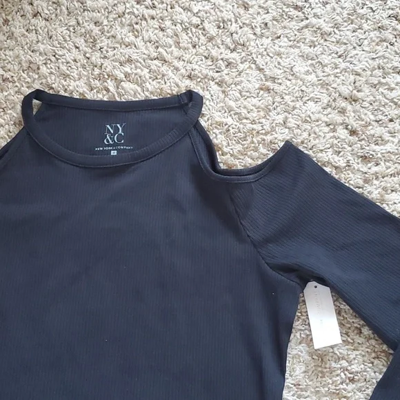 NWT New York & Company cold-shoulder black ribbed long sleeve shirt - Picture 3 of 5